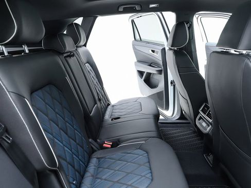 New 2026 Volkswagen Atlas Cross Sport SEL Premium R-Line image 39