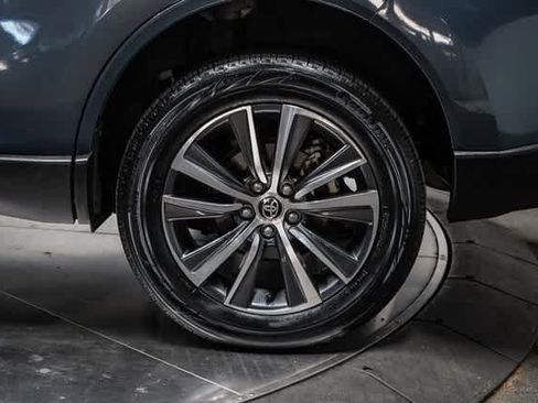 Certified 2022 Toyota Venza LE image 12