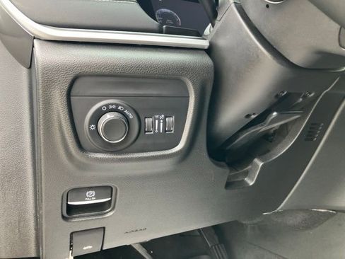 Used 2025 Jeep Grand Cherokee L Laredo RWD image 26
