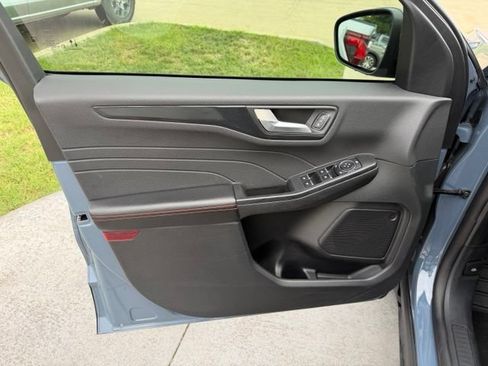 Used 2025 Ford Escape ST-Line w/ Tech Pack #1 FWD image 8