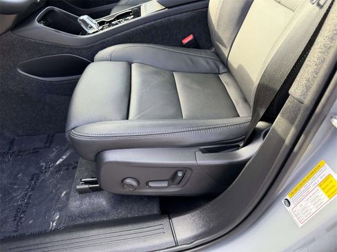 Certified 2026 Volvo XC40 B5 Plus w/ Protection Package Premier image 18