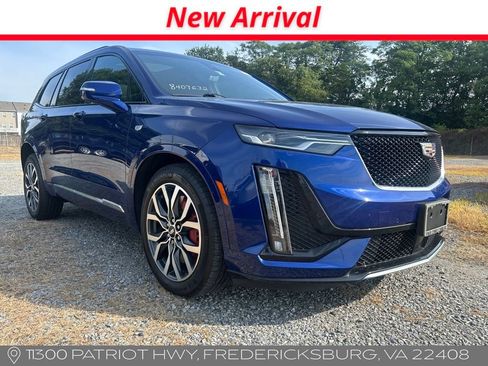 Used 2023 Cadillac XT6 Sport w/ Technology Package AWD/4WD image 2