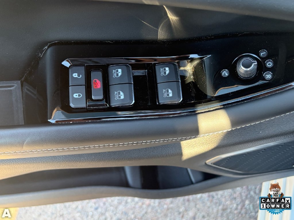 Certified 2023 Jeep Grand Cherokee Overland w/ Luxury Tech Group IV AWD/4WD image 9