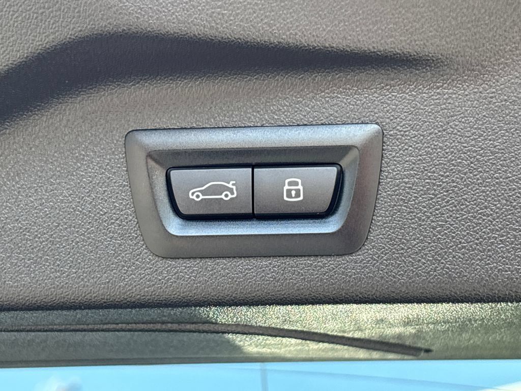 Used 2024 BMW X7 xDrive40i w/ M Sport Package AWD/4WD image 13