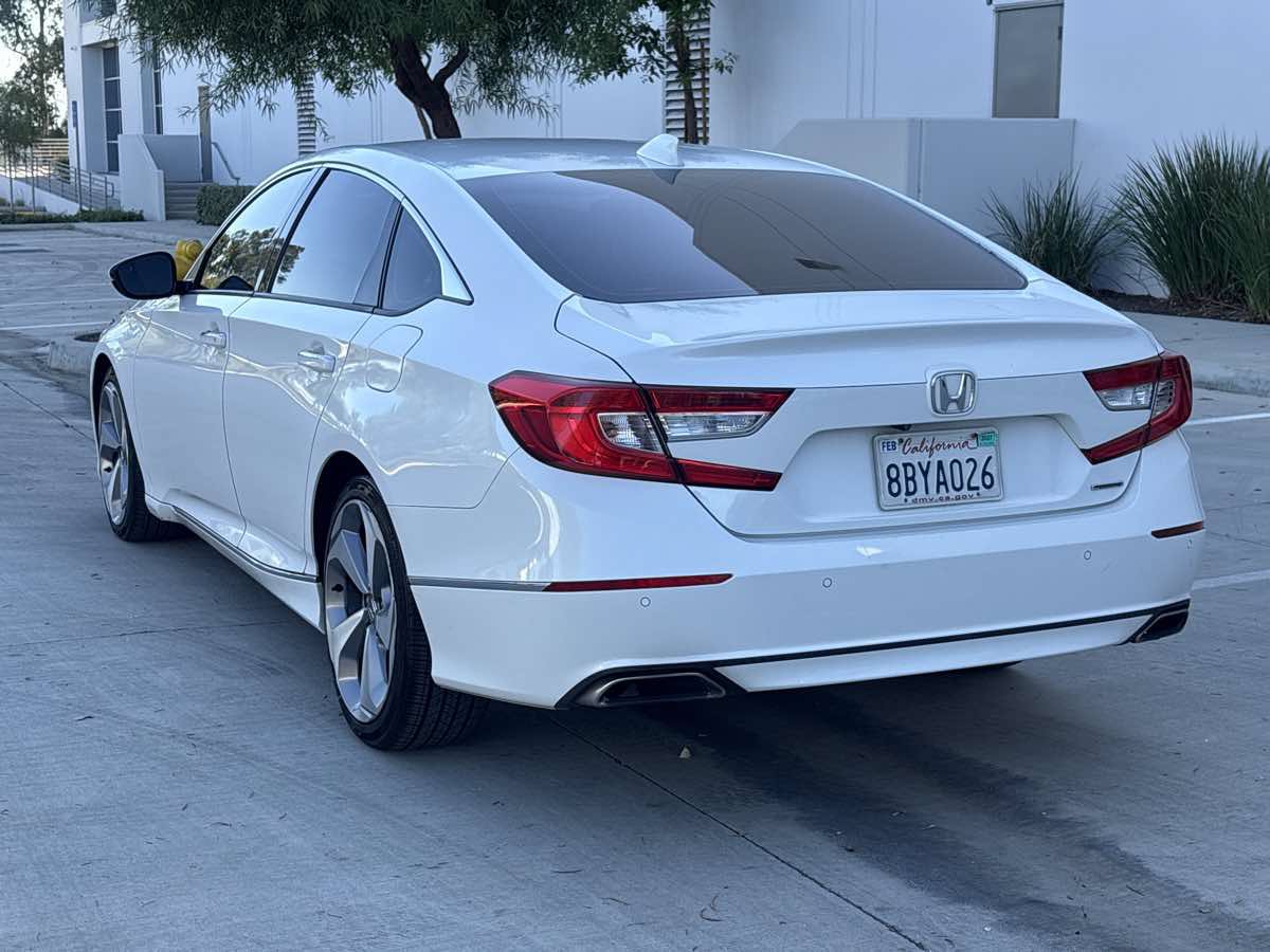 Used 2018 Honda Accord Touring image 5