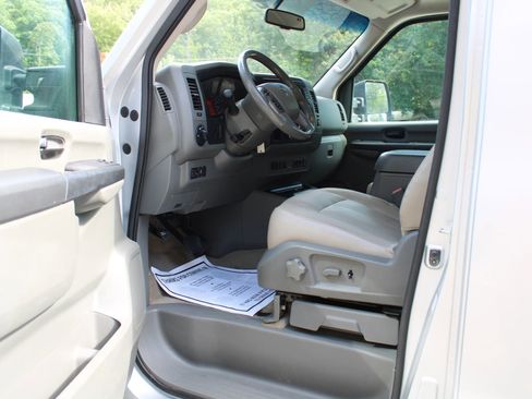 Used 2020 Nissan NV 3500 SL RWD image 14