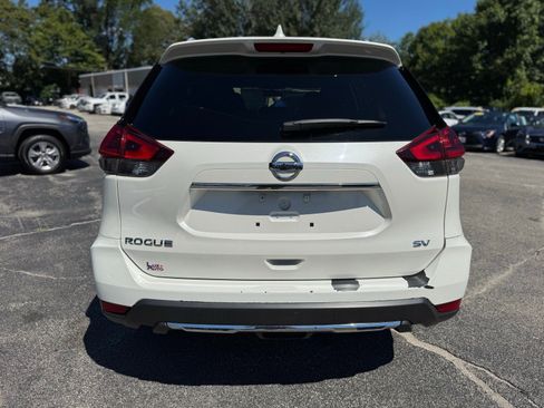Used 2018 Nissan Rogue SV image 6