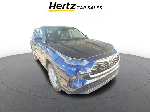 Used 2025 Toyota Highlander LE image 1