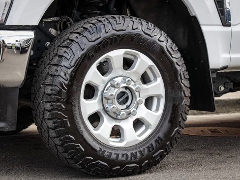 Used 2024 Ford F250 XLT w/ FX4 Off-Road Package AWD/4WD image 11
