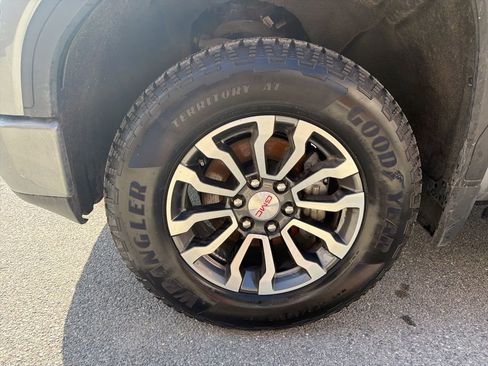 Used 2022 GMC Sierra 1500 AT4 w/ AT4 Premium Package image 10