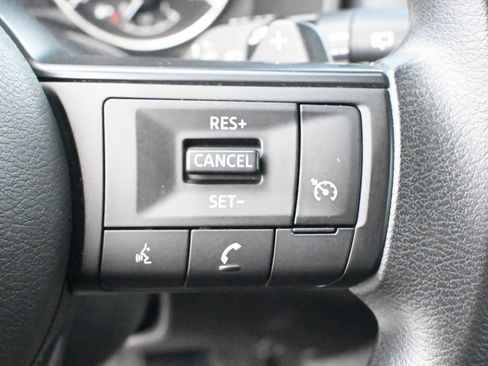 Used 2024 Nissan Rogue S AWD/4WD image 15