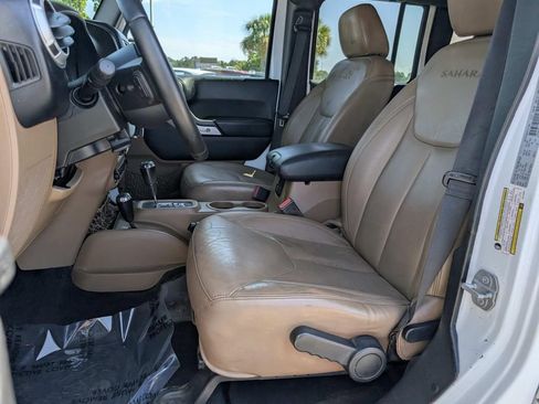 Used 2017 Jeep Wrangler Unlimited Sahara w/ Dual Top Group AWD/4WD image 14
