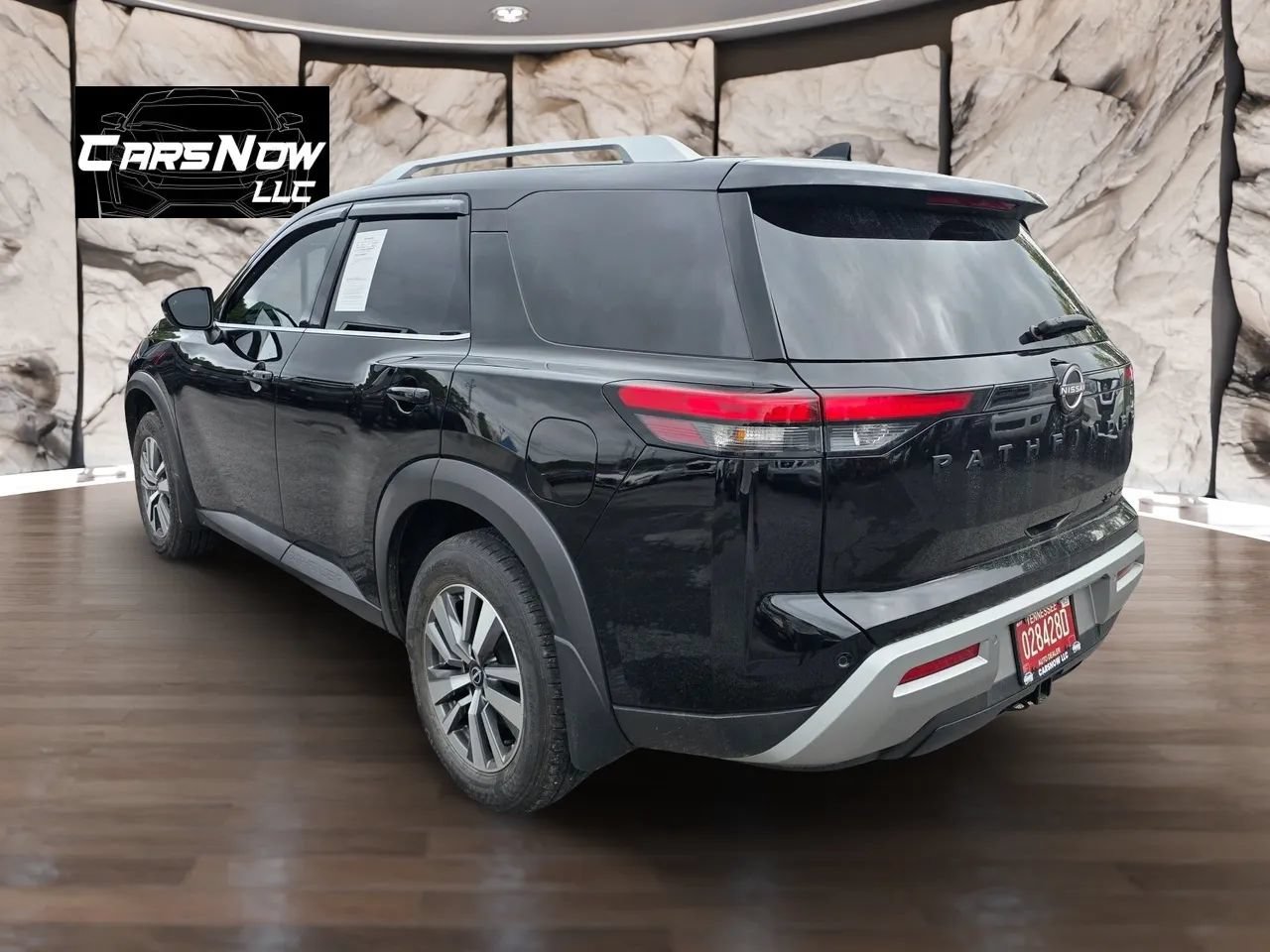 Used 2025 Nissan Pathfinder SL w/ Black Appearance Package AWD/4WD image 2