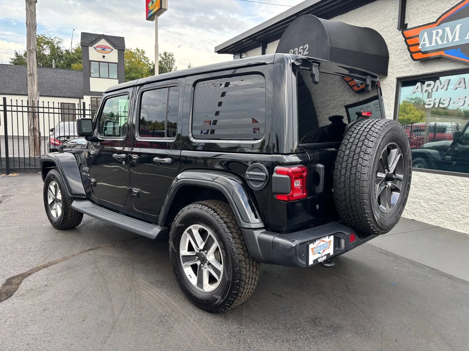 Used 2020 Jeep Wrangler Unlimited Sahara AWD/4WD image 8