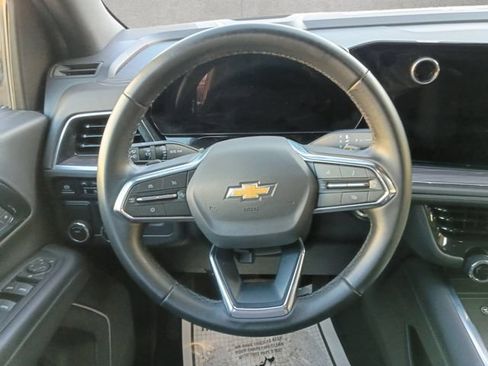 Used 2025 Chevrolet Suburban LT RWD image 21