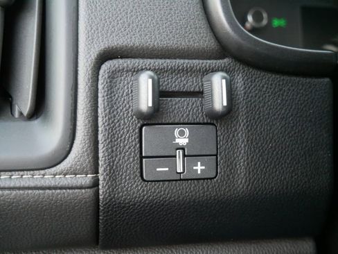 Used 2021 GMC Canyon Denali image 28