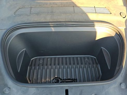 Used 2024 Tesla Model Y Long Range image 30