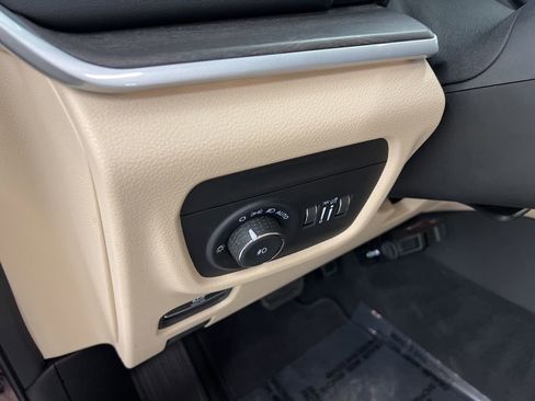 Used 2025 Jeep Grand Cherokee Limited w/ Trailer Tow Package image 16