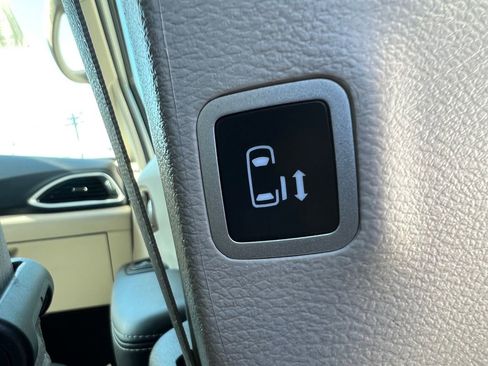 Used 2023 Chrysler Voyager LX image 35