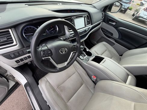 Used 2019 Toyota Highlander Limited image 17