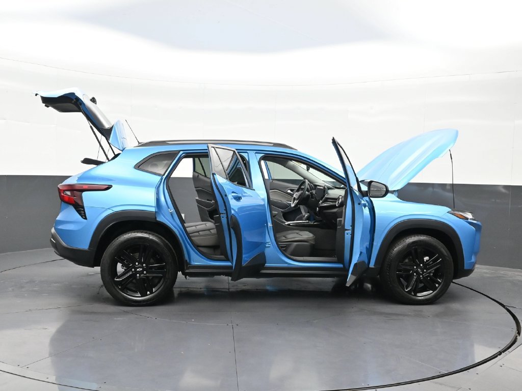 Used 2025 Chevrolet Trax ACTIV w/ Driver Confidence Package FWD image 32