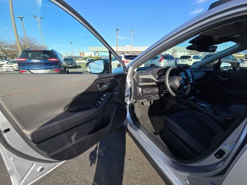 Used 2024 Subaru Crosstrek 2.5i Limited w/ Crosstrek Mirror Package image 16