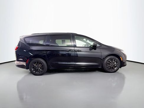Used 2020 Chrysler Pacifica Touring-L w/ Advanced Safetytec Group AWD/4WD image 8