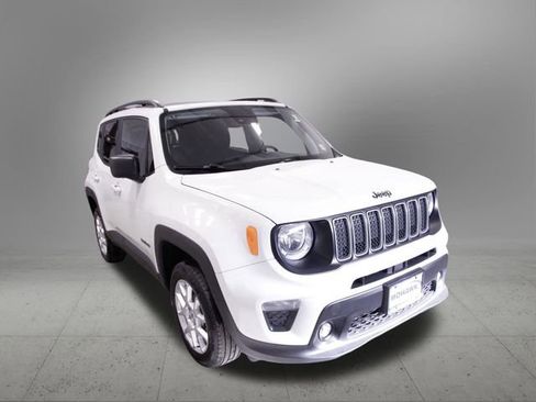 Used 2022 Jeep Renegade Latitude w/ Sun/Sound Group image 9