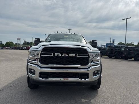 Used 2024 RAM 5500 Tradesman w/ Chrome Appearance Group AWD/4WD image 2