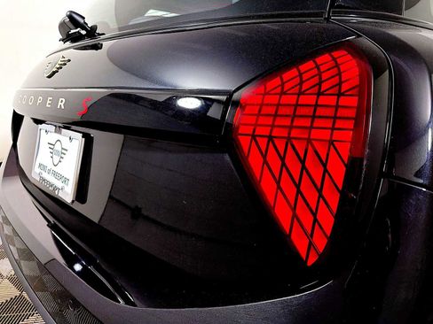 Certified 2025 MINI Cooper S image 28