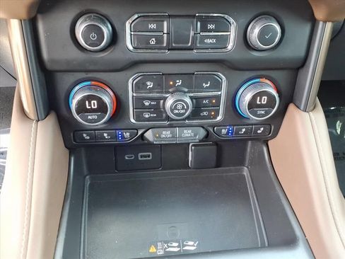 Used 2022 Chevrolet Suburban High Country RWD image 24