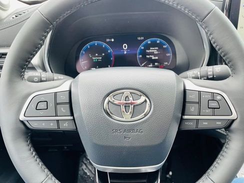 New 2026 Toyota Highlander Platinum image 29