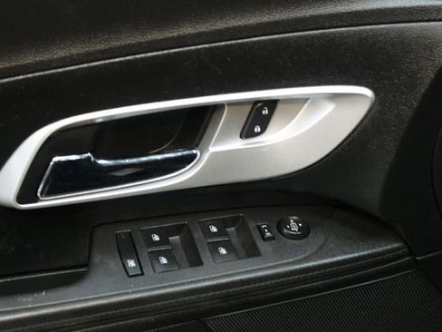 Used 2017 Chevrolet Equinox LS image 17