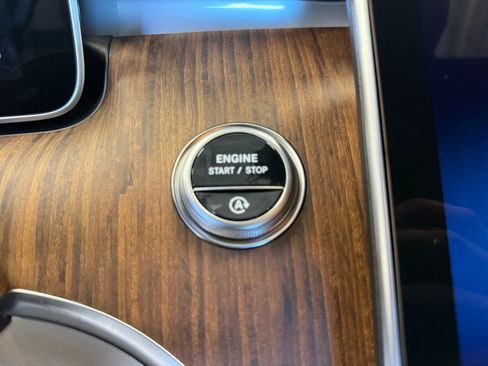 Used 2025 Mercedes-Benz C 300 4MATIC Sedan image 15