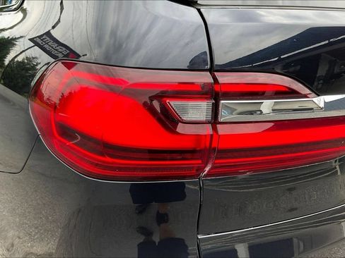Used 2021 BMW X7 xDrive40i w/ M Sport Package AWD/4WD image 22