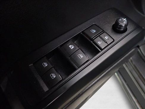 Used 2022 Toyota Tacoma SR image 12