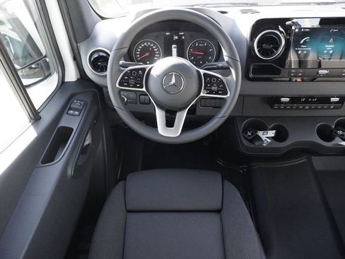 Used 2024 Mercedes-Benz Sprinter 2500 image 14