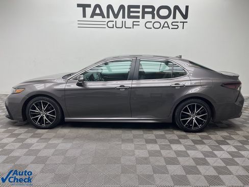 Used 2022 Toyota Camry SE image 6