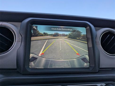 Used 2022 Jeep Gladiator Overland image 21