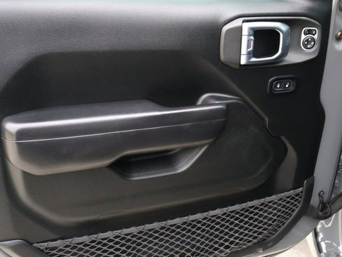 Used 2020 Jeep Wrangler Sport image 12