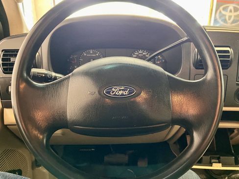 Used 2005 Ford F350 2WD Regular Cab Super Duty image 10