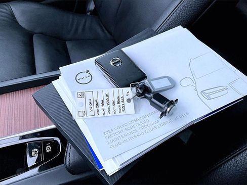 Used 2024 Volvo XC60 B5 Plus w/ Protection Package Premier image 35