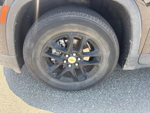 Used 2022 Chevrolet Traverse LS FWD image 11
