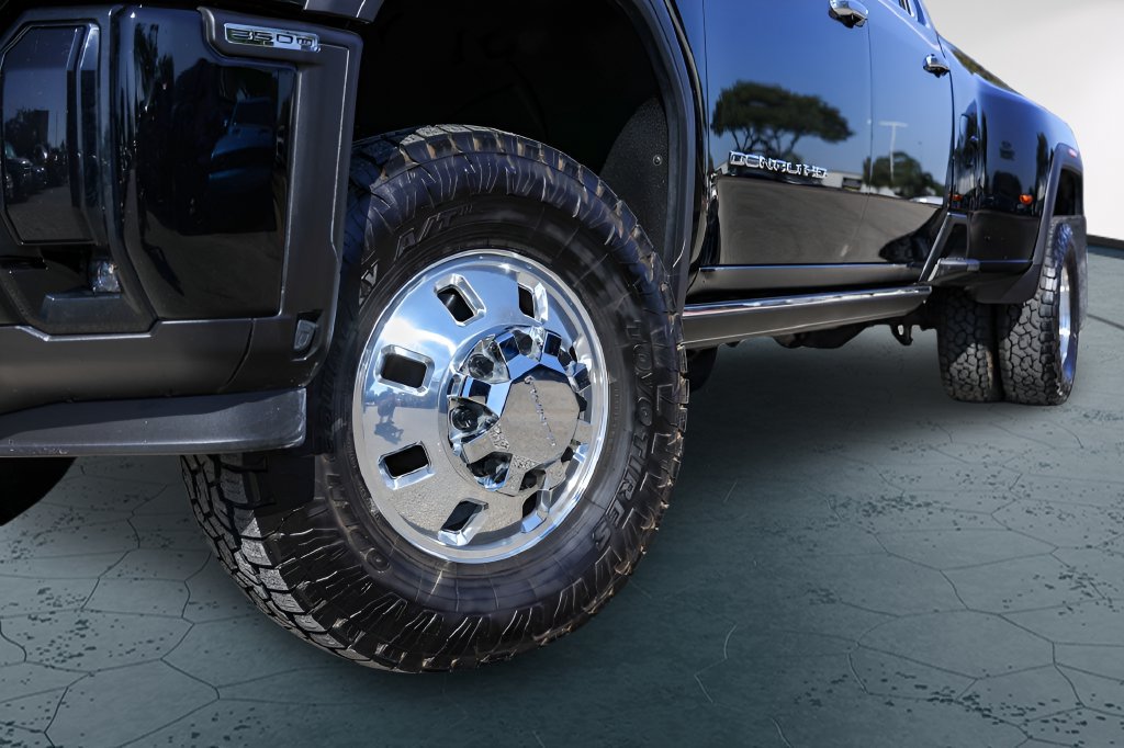 Used 2025 GMC Sierra 3500 Denali Ultimate AWD/4WD image 3