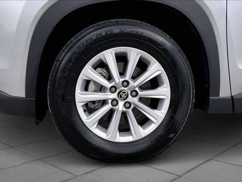 Certified 2025 Toyota Grand Highlander AWD image 11