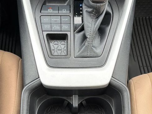 Used 2022 Toyota RAV4 LE AWD/4WD image 20