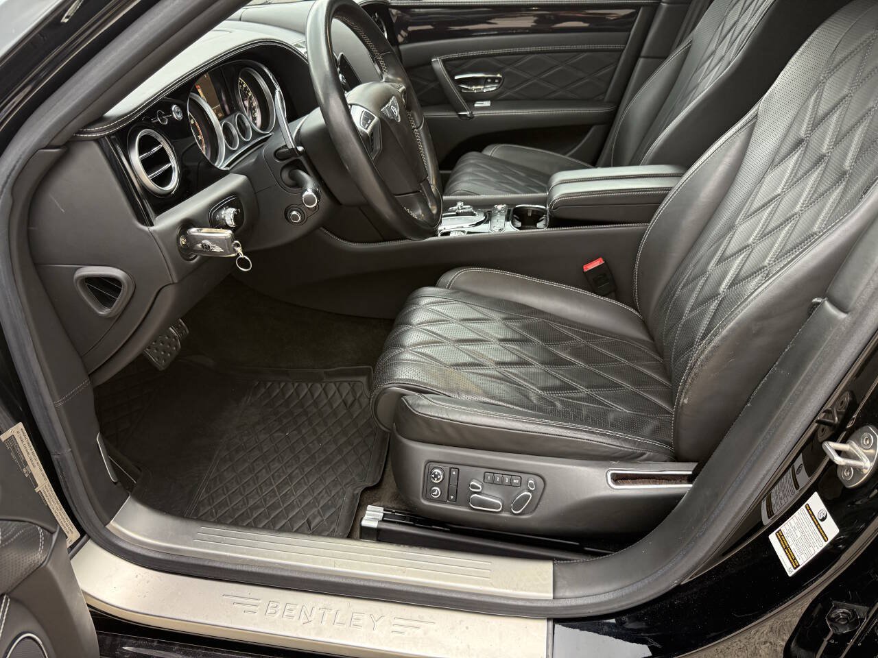 Used 2016 Bentley Flying Spur V8 AWD/4WD image 16