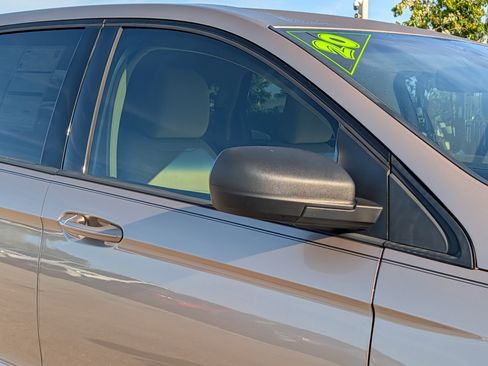 Certified 2020 Ford Edge SE image 10