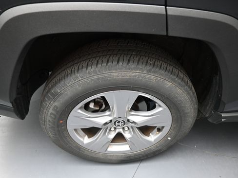 Used 2022 Toyota RAV4 XLE FWD image 25