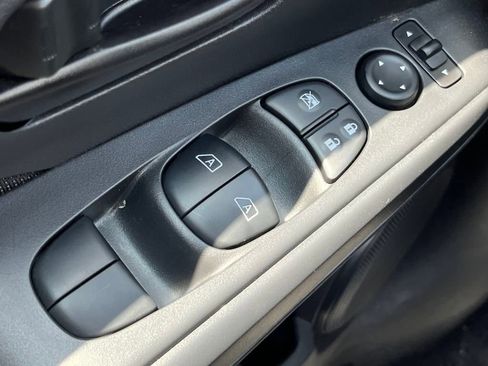 New 2025 Nissan Kicks Play S image 18